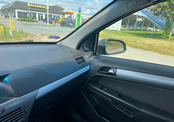 Nissan Qashqai cena 52444 przebieg: 145300, rok produkcji 2016 z Bogatynia małe 596